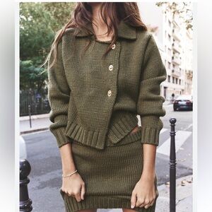 NWT ZARA 2pc KNIT CARDIGAN +SKIRT SET SIZE M

🚨 FINAL PRICE NO OFFER ACCEPT